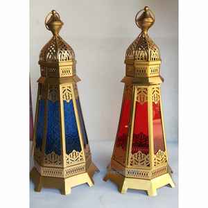 Elegante juego de farolillos marroquíes de 2 metales de hierro dorado con decoración del hogar de vidrio azul y rojo por fabricante y proveedor - Product Image 2