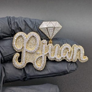Colgante de Plata de Ley 925 con Nombre Personalizado, Chapado en Rodio, Estilo Gota, con Diamante Moissanita VVS de Alto Brillo, para Uso Unisex - Product Image 1