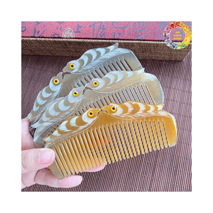 Cepillo de Masaje Hecho de Cuerno Natural Hecho a Mano con Estilo Vintage-Hermoso Peine de Cuerno Natural Antiestático Hecho a Mano Diseño Vintage - Product Image 1