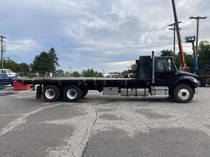 Camion benne à plateau plat d'occasion M2 106 à double essieu de 26 pieds avec boîte de vitesses automatique de 300 CV, fiable pour le transport commercial et la construction - Product Image 3