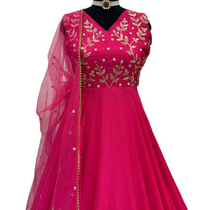 Elegante Look Diseñador Fiesta de cumpleaños Especial Longitud larga Cuello en V Vestidos de mujer Vestidos largos indios y paquistaníes - Product Image 1