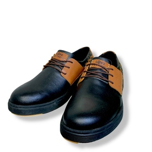 Produit haut de gamme Chaussures noires Arjuna Fabriquées à la main avec des matériaux de première qualité pour le confort et la sophistication. - Product Image 2