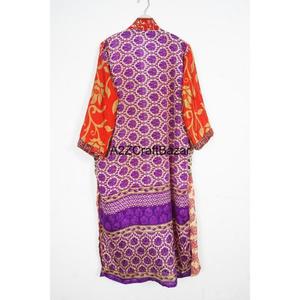 Robe en soie vintage élégante pour femmes - Col en V, fermeture à cordon, longueur totale, manches trois quarts, respirante - Product Image 5