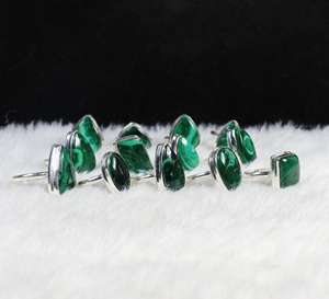 Bagues en pierres précieuses en malachite verte naturelle bijoux en vrac vente en gros bagues de serrage de créateur fabrication de bijoux pour la vente au détail - Product Image 3