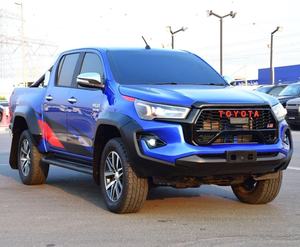 Toyota Hilux S GLX 2.8L AWD A/T 2025 Limpia, Volante a la Derecha - Product Image 1