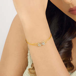 สร้อยข้อมือทองคำประดับจี้รูปจูบยามพลบค่ำ - Product Image 2