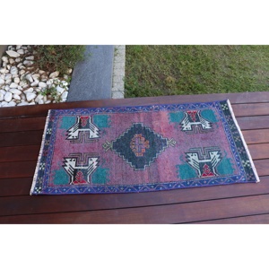 Alfombra de 1.7x3.5 pies, alfombra turca vintage, alfombra con motivos de plantas y árboles en azul y rojo - Product Image 2