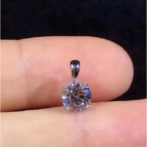 Colgante Solitario de Diamante de Corte Redondo de 2 Quilates, Calidad AAA+, VVS1/D, Cadena Gratis, Acabado en Oro Blanco de 14K, Cus-Jew46 - Product Image 2