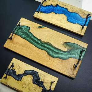 Plateau de service en résine artisanale avec incrustation élégante d'agate - Product Image 5