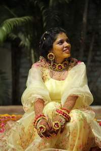 Ensemble Haldi Fleur Rose Bijoux Bijoux Mariage Floral Cérémonie de Mariage Belle Fonction Artificielle Couleur Jaune Femmes Mehendi - Product Image 2