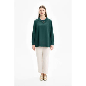 Chemise longue décontractée pour femmes avec détail de col brodé vert - Product Image 2