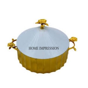 Casserole de forme ronde finie en émail de couleur verte avec couvercle supérieur à texture martelée plaqué or de haute qualité à prix compétitif - Product Image 5