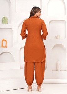 Meilleure qualité Designer deux pièces ensemble pour les femmes Kurta pantalon ensemble en gros coton imprimé vêtements d'été - Product Image 3