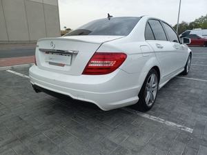 M C250 d'occasion 2023, conduite à gauche, automatique, sièges en cuir, pneus R18, barres de toit en alliage d'aluminium, intérieur foncé, régulateur de vitesse adaptatif (ACC) - Product Image 5