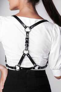 Cinturón de arnés de pecho de cuero para mujer Cinturón de cintura de moda ajustable y elegante para un aspecto moderno y audaz - Product Image 5