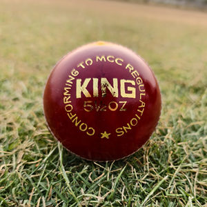 ลูกบอลคริกเก็ตหนังอังกฤษสีแดงเย็บด้วยมือ - Product Image 1