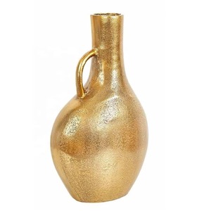 Charmant vase à fleurs en aluminium doré artistique fait à la main, idéal pour les événements à domicile, les mariages et le style intérieur - Product Image 3