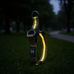 Collier pour animaux de compagnie bicolore avec bandes réfléchissantes pour les promenades en extérieur et la visibilité - Product Image 3