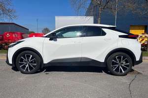 Toyota C-HR SUV 2024 Nouveau Coupé R17 Hybride Électrique Essence Options de carburant Boîte de vitesses automatique manuelle Direction à gauche Traction avant Traction intégrale Léger - Product Image 2