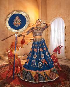 Navratri Especial Último Diseñador Muselina Algodón Impreso Digital Real Mirror & Kodi Work Lehenga Choli & Hand Work Lace Dupatta - Product Image 1