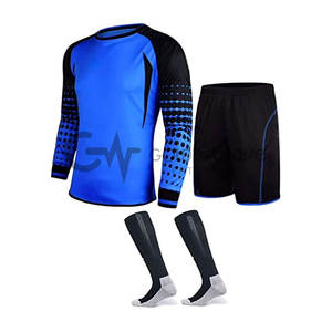 Camiseta de fútbol personalizable totalmente sublimada, paquete de uniforme para niños y adultos de todos los tamaños, incluye pantalones cortos y calcetines - Product Image 1