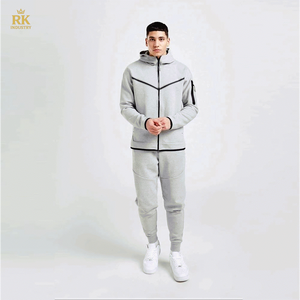Ensemble veste et pantalon de survêtement de haute qualité-élégant, confortable et parfait pour les vêtements de sport et les tenues décontractées - Product Image 4