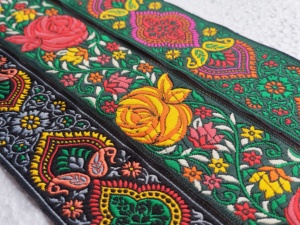 Encaje de Jacquard floral de lujo hecho a medida-Encaje decorativo multicolor para ropa nupcial y étnica para clientes de boutique - Product Image 4