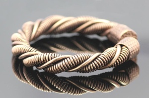 Brazalete ancho de diseñador floral de latón puro 100% hecho a mano, brazalete ajustable, Regalo para mamá - Product Image 2