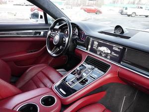 Aston Martin 2023 Usado en Buen Estado, B-M-W Serie 3 330i XDrive 2023, Sedán 4 Puertas con Tracción Delantera, Cuero, R18 - Product Image 4