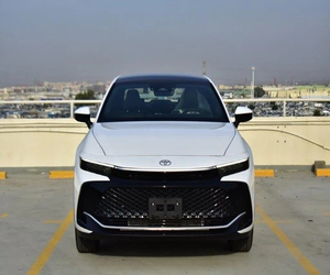 2025 para T o y OT a P l a t i nu M Hybrid Crown perfectamente adquirido Hot Toy Car - Product Image 2