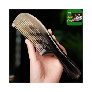 Peine de cuerno de búfalo de lujo con dientes gruesos-Peine hecho a mano para cabello sin enredos, alivio del estrés y rutina diaria de cabello - Product Image 3