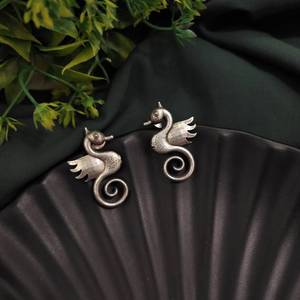 Pendientes de tuerca de caballo de Mar de Plata de alta calidad superventas accesorio de moda geométrico de alta calidad directo del proveedor indio - Product Image 1