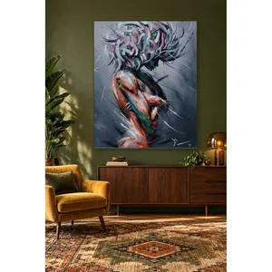 Impression sur toile Fida : Femme avec motif de pinceaux sur fond gris - Product Image 4