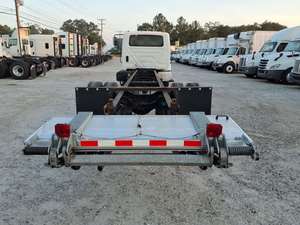 Camion d'occasion prêt à l'emploi 2022 International DuraStar 4300 Cabine et châssis à vendre Transmission automatique - Product Image 4