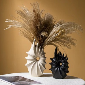 Floreros de cerámica nórdicos blancos y negros de venta de fábrica hechos a mano por KHOOSI OVERSEAS DE LA India - Product Image 1
