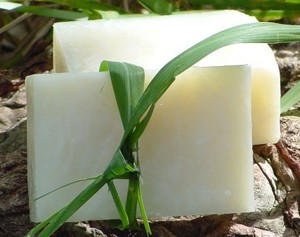 Savon artisanal vietnamien à base de noix de coco, nettoyant corporel naturel à base de plantes pour peaux sensibles, écologique - Product Image 6