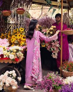 Bonitos trajes étnicos paquistaníes de diseñador de AJM Trade House 1052 - Product Image 2