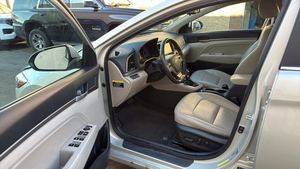 EXCELLENT MODÈLE D'OCCASION 2017 E-LANTRA LIMITED SEDAN, TRANSMISSION 6 VITESSES, MOTEUR FWD 147 CV, FAIBLE CONSOMMATION EN CARBURANT, AUTOMATIQUE, PRÊT À LA VENTE - Product Image 2