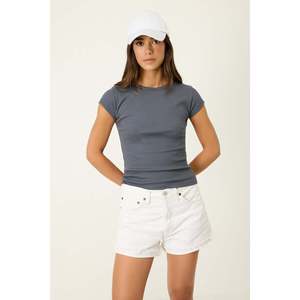 Camiseta Casual de Manga Corta con Cuello Redondo y Corte Regular, 100% Algodón, Hecha de Tela de Pana - Product Image 2