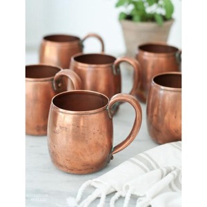 Taza de mula de cobre hecha a mano con acabado pulido y mango resistente, perfecta para servir bebidas clásicas de mula de Moscú - Product Image 4