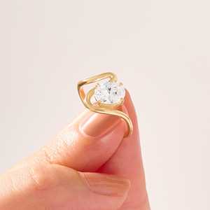 2.01CT VS1 Lab Grown Diamond Ring 14K Oro sólido Rodio Banda curva única para compromiso romántico Boda Momentos especiales Regalo - Product Image 2