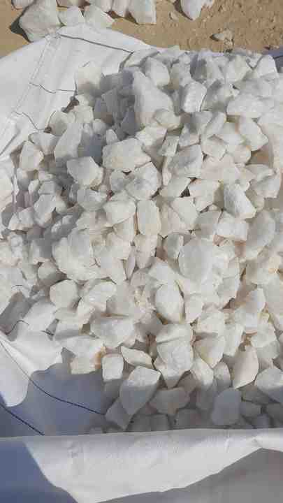 High Quality White Quartz Stone Grindong Media with Uneven Shape Ball Mill Special Price Per Ton for Garden Use