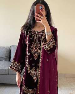 Séquence de broderie en velours pur indien entièrement cousu travail haut à manches longues tenue de fête avec Dupatta et pantalon brodés - Product Image 1
