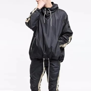 Chándal de nailon para correr personalizado de alta calidad para hombre, conjunto de chándal cortavientos con cremallera de Color en contraste para hombre - Product Image 1