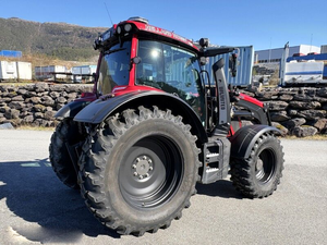 Tractor agrícola 2023 Valtra N175 Tractor Frontlaster - Product Image 5