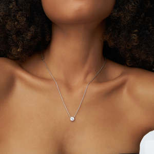 Collier solitaire éblouissant serti de diamants de laboratoire ronds 1,00 carat E-F VS en or massif 14K, idéal pour les mariages et les occasions spéciales - Product Image 4