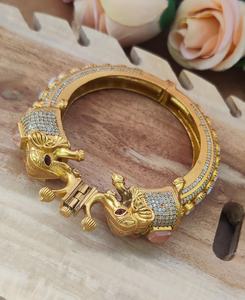 Bracelet Kada en laiton et AD ouvrable, motif éléphant, qualité supérieure, traditionnel indien, parfait pour les mariages, les tenues de soirée - Product Image 5