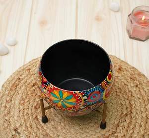 Maceta de hierro con estampado de flores azules de alta calidad para decoración de hoteles y restaurantes disponible para la venta desde India - Product Image 6