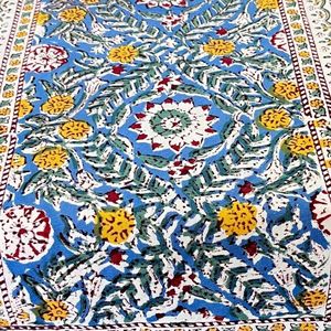 Chemin de table chic bohème de luxe personnalisé avec logo imprimé bloc à la main linge de salle à manger durable et durable avec des feuilles élégantes décor à la maison - Product Image 1