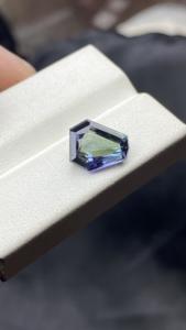 หินตัดรูปโล่แฟนซีแทนซาไนต์ธรรมชาติไม่อุ่นได้รับการรับรองหินตัดด้วยโทนสีที่หายากซูไซต์ธรรมชาติ3.65กะรัตหลุยส์สะอาด - Product Image 4